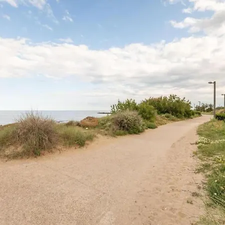 Cottage In France With Airy Terrace بيت للعطل آجد